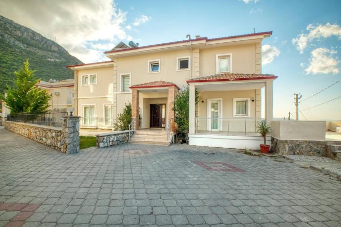 Villa Holly