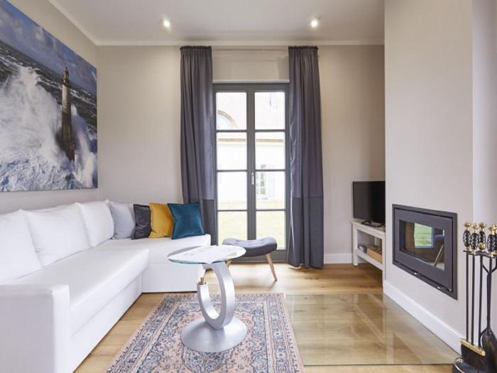 Reetland am Meer - Premium Reetdachvilla mit 3 Schlafzimmern, Sauna und Kamin E15