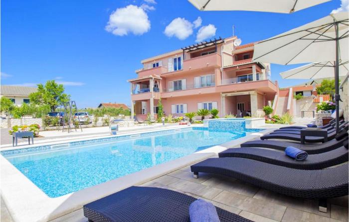 Awesome Apartment In Grebastica With Jacuzzi, Wifi And Outdoor Swimming Pool