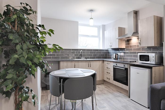 Contractor Base - Kitchen - Parking Included