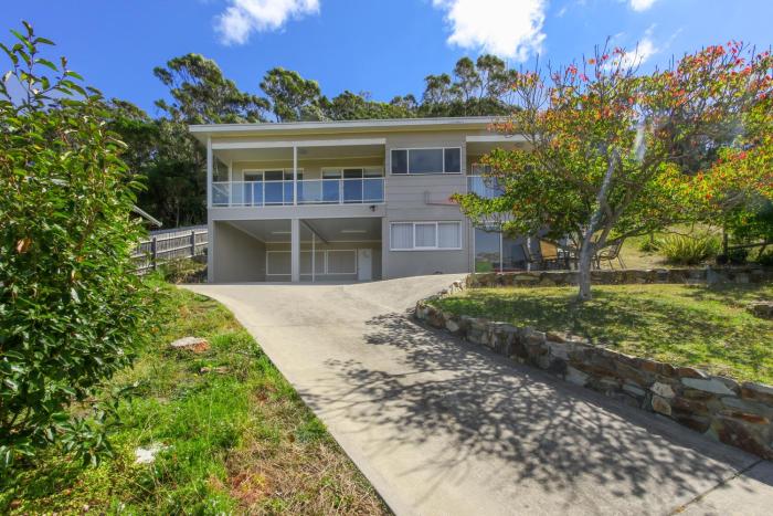 Eastern Views Beach House - Spacious Family Escape
