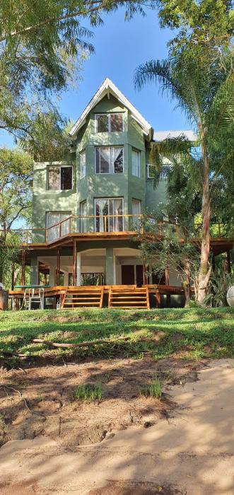 AMANU Casa Unica en el delta de Tigre a solo 5 para 30 personas