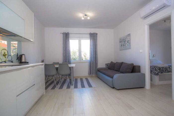 Apartments in Rogoznica 40364