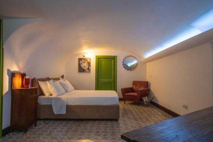 Studio 61 Luxe Apartment