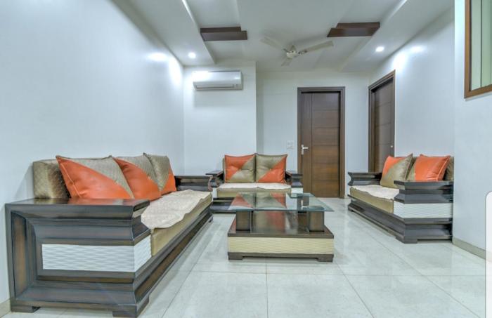 Hostmystay-3bhk Nehru place! Park