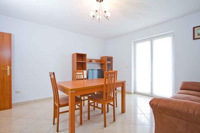 Two-Bedroom Apartment in Novigrad I