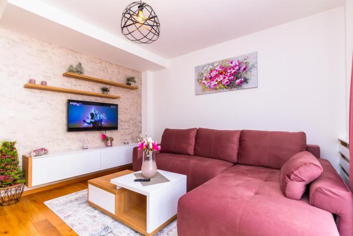 “Apartment Golden Peace”