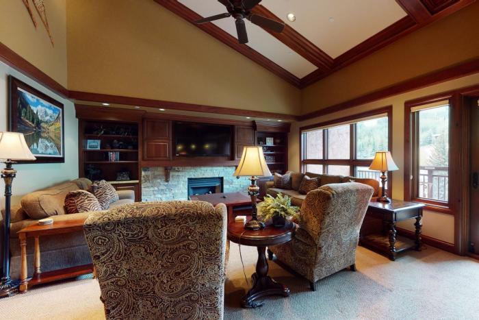 Lion Square Lodge South 750A