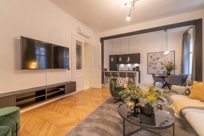 josefs home I Pink Flamingo I Deluxe Suite