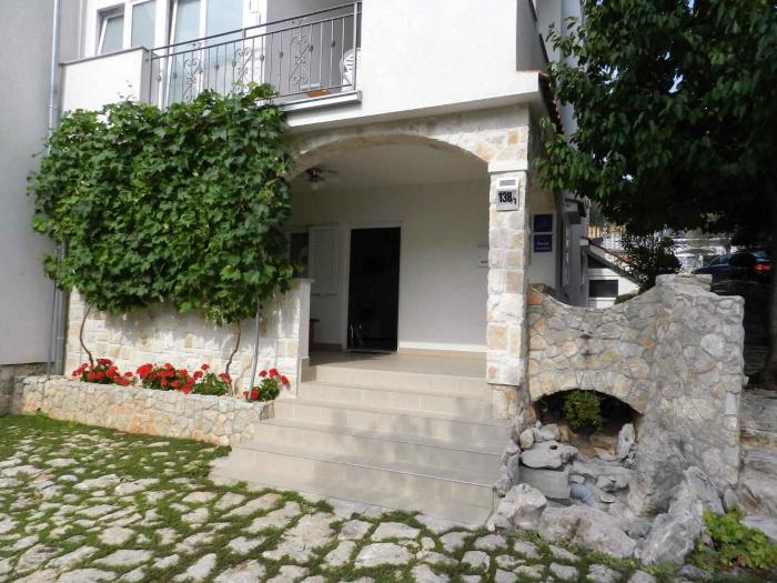 Two-Bedroom Apartment in Malinska I