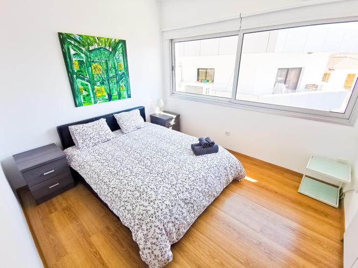 Daze Off Central Apartment, 300m to the Finikoudes Beach