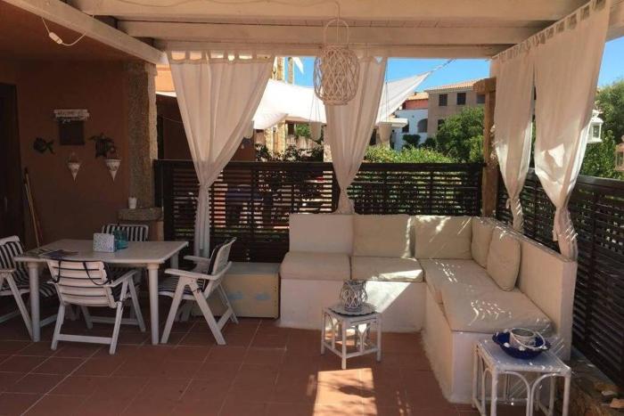 Bilocale ristrutturato con piscina. Spiagge vicine.