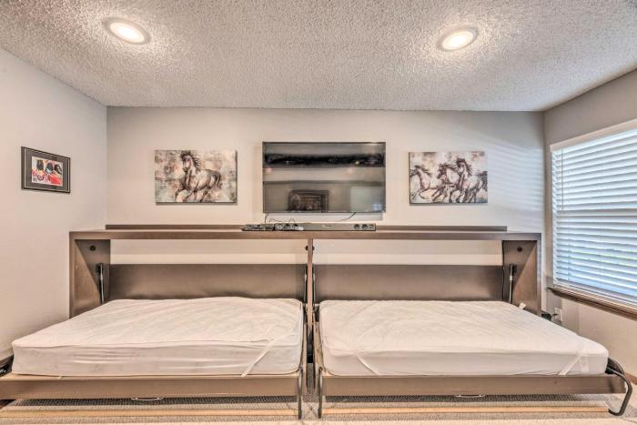 Ruidoso Condo with Hot Tub Long Walk to Midtown!