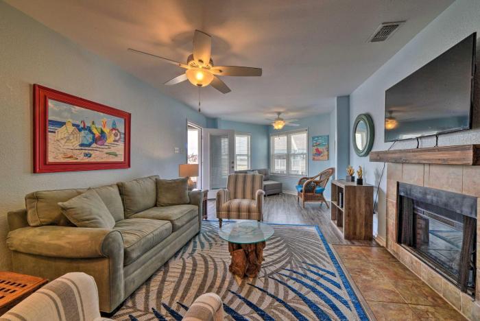 Oceanfront Texas Condo with Pool Pets Stay Free