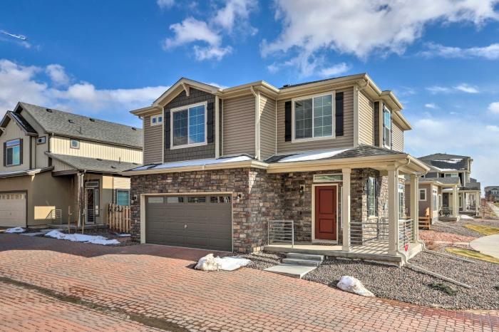 Modern Aurora Getaway 22 Mi to Downtown Denver