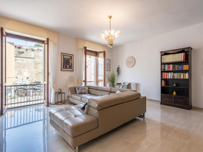 Apartment on Shopping street