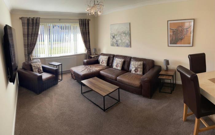 Holm from Home, Relaxing Modern Bungalow with Private Garden, Quiet Location near Attractions & Ness Islands