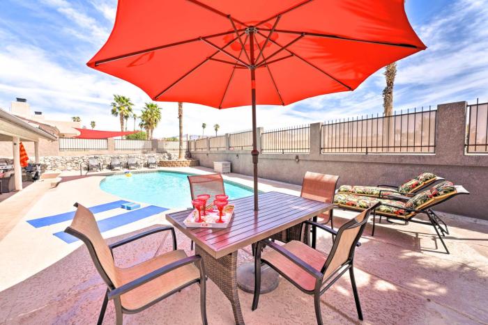 Lake Havasu Home: Heated Pool & Golf Course Views