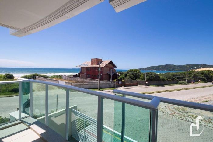 Apartamento vista para o mar com 02 dormitórios