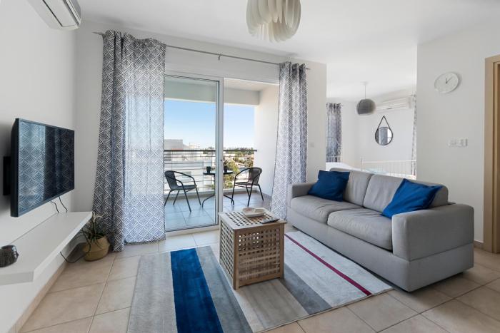 Glabur Stays - The Sunny Atelier - Nicosia City, Free Parking & Wifi, Welcomes You!!!