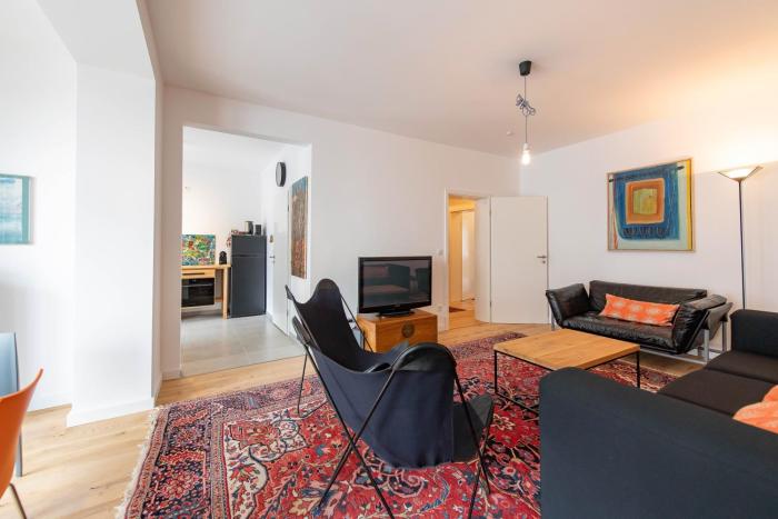 Helle grosse Wohnung mit schnellem Internet