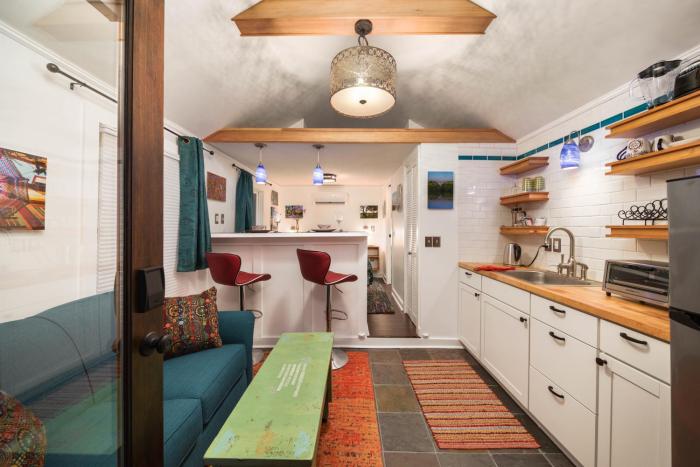 Secluded Patio Cottage Right ByThe Action
