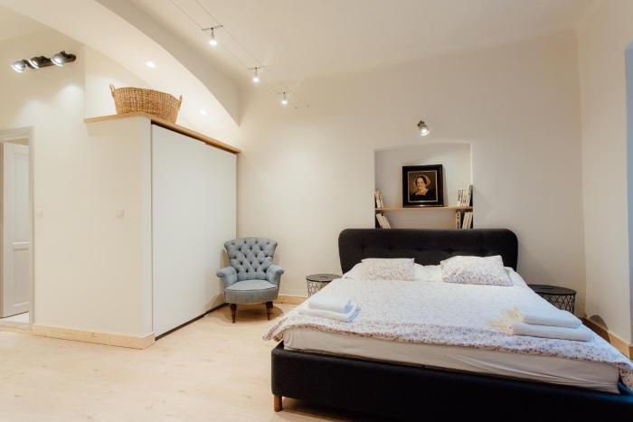 COMMODUS apartment IX