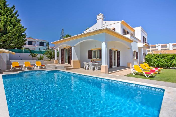 Villa Miraflores by Villa Plus