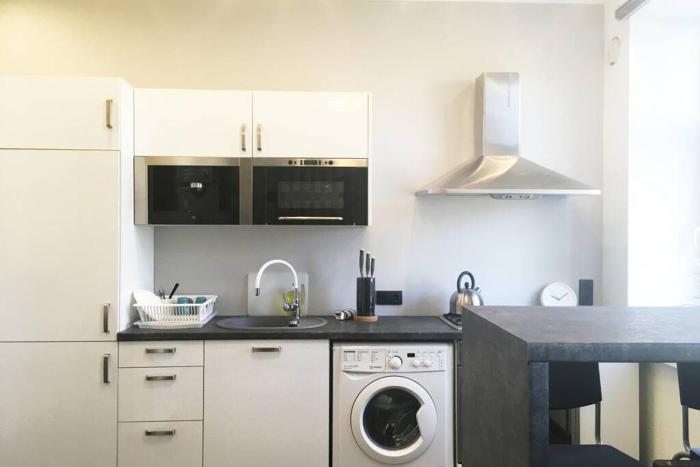 Lejas 5a Self check in out 4 can stay Free parking