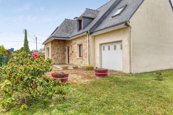Charmante Maison en Campagne près de Nevez avec Jardin Clôturé