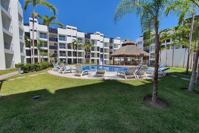 Departamento en planta baja, frente a la alberca y terraza, aire acondicionado total y WIFI