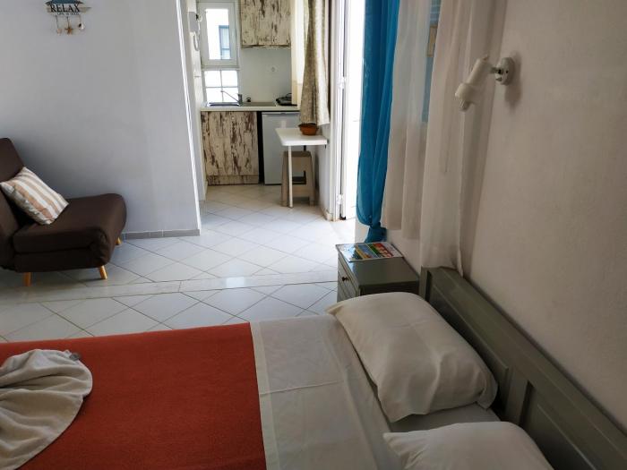 Small studio with a large veranta