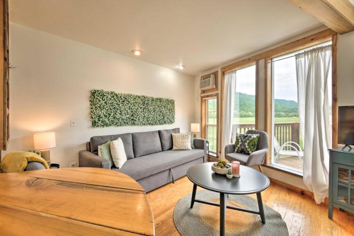 Cozy-Chic Abode Hang Glide, Hike, Rock Climb