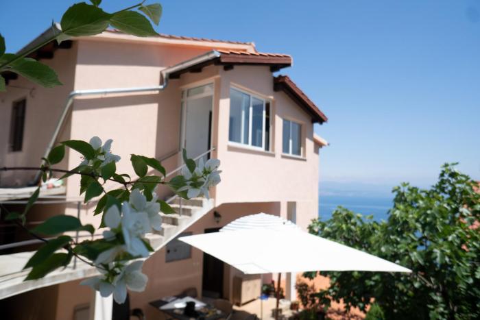 Cvita - Cozy apartment with an amazing view