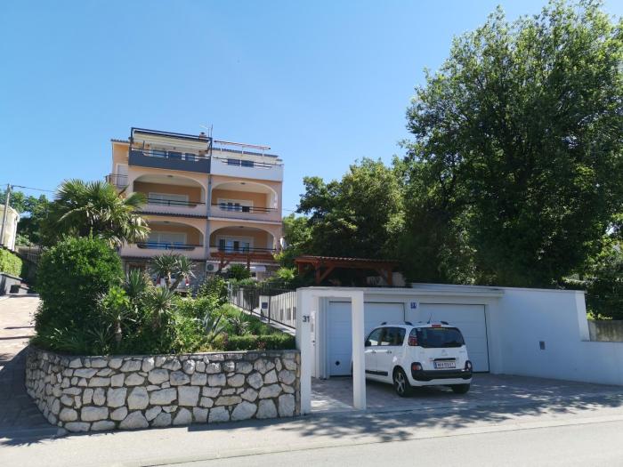 BRUNO Apartment with 4 bedrooms near beach