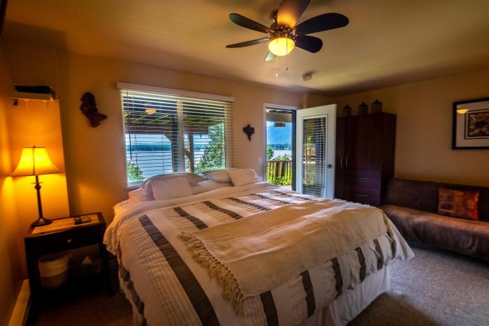 The Fraser Rivers Edge B&B Lodge
