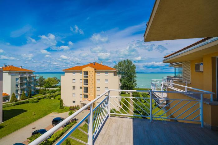 MyFlat Golden Coast Panorama Apartment