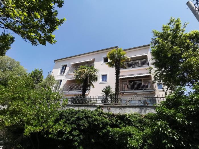 VILLA SARA apartments 50 m from the beach, with balcony, AC, private parking