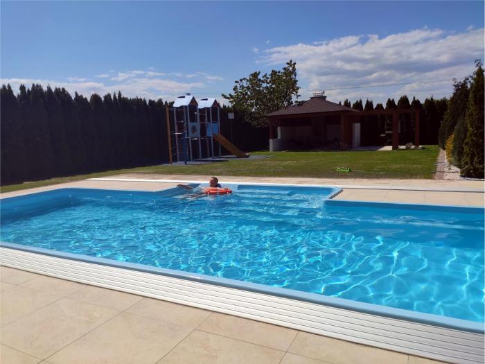 Apartamenty przy basenie blisko morza Brown