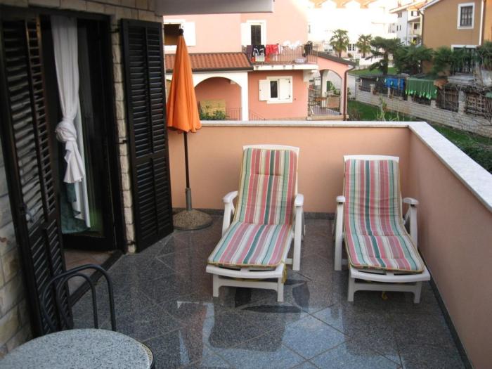 Holiday apartment in Funtana with terrace, air conditioning, WiFi, washing machine 4990-2