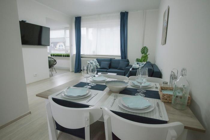 Landmark 1BDR Apartment in Center, next to Metro