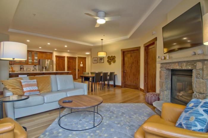 Crystal Peak Pioneer Condo: Slopeside Luxury
