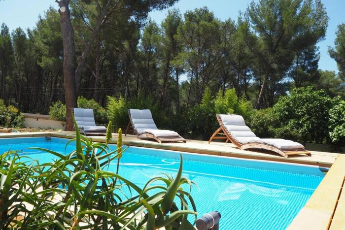 VILLA 6 PERSONNES PISCINECAMPAGNETERRAIN DE PETANQUE15 km BANDOL