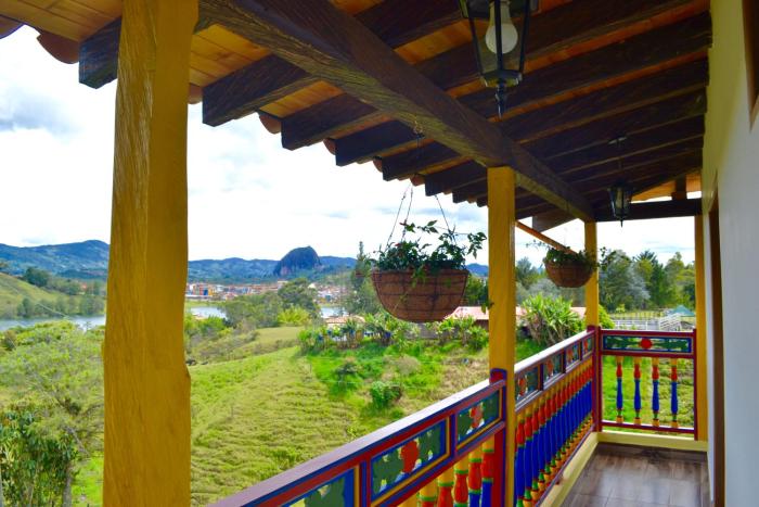 Roble Colonial - Apartamentos Deluxe en Guatapé