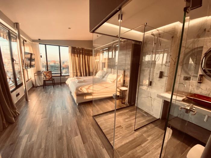 Deluxe Room 01
