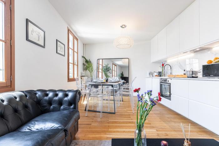 FEEL HOME - ALPHONSE KARR