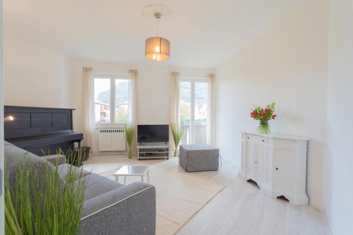 Acqua Chiara Apartment by RentComo