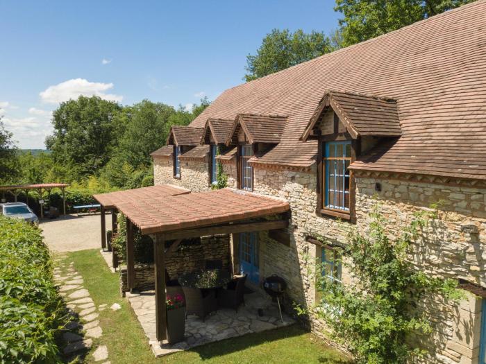 Domaine Pagel Gîte nature piscine chauffée vaste jardin avec activités enfants