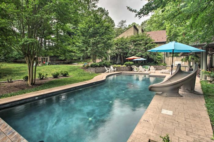 The White Elephant Inn Getaway w Pool & Hot Tub!