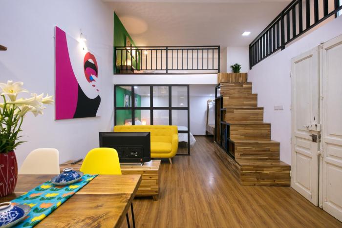 Hollys Hidden Nest in Prime Location No Lift